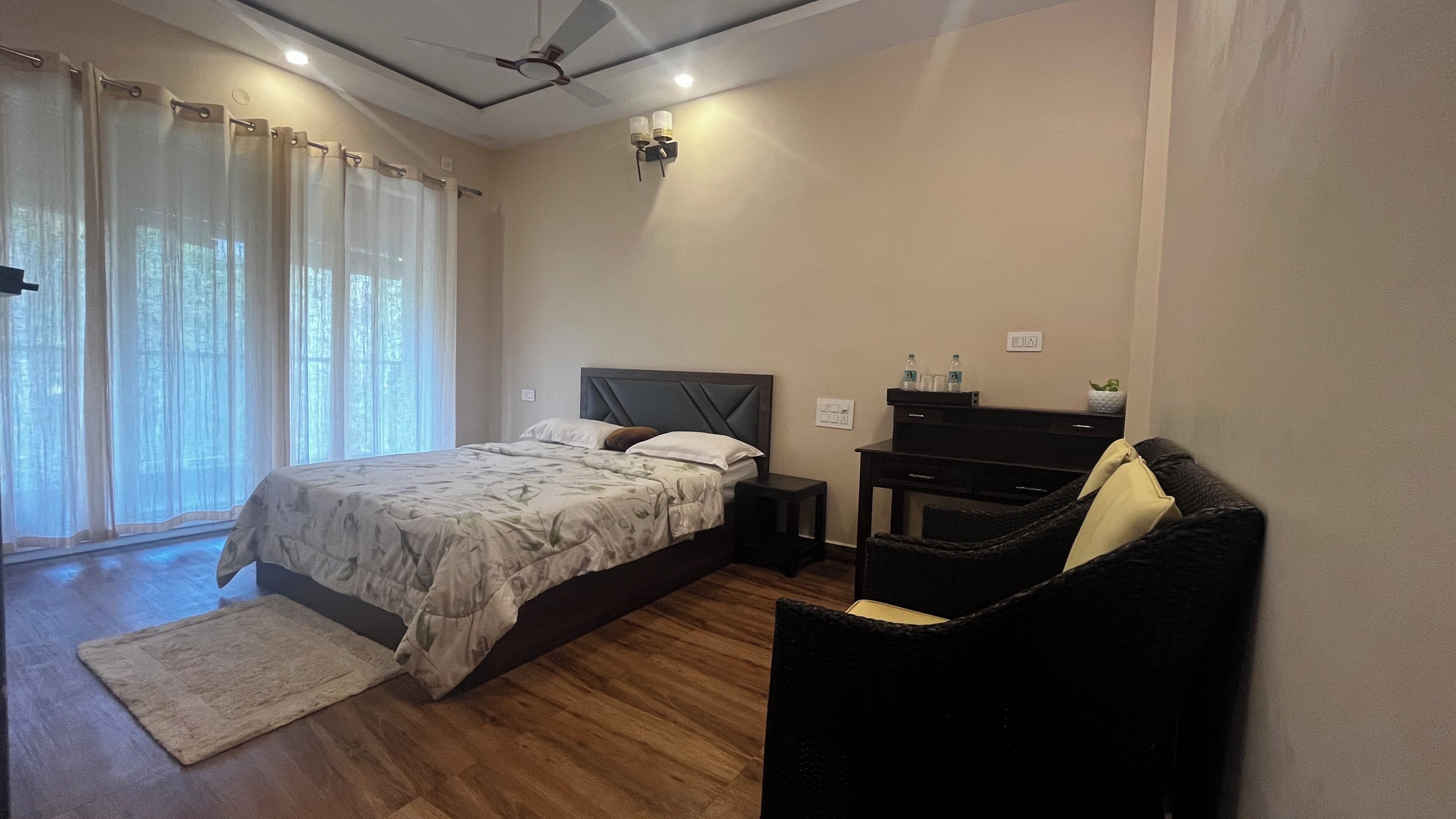 3 bedrooms, desk, free WiFi, bed sheets