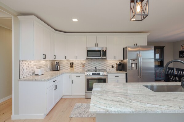 Private kitchen - Blue Bayou on Lake Lewisville. Charming 2-bedroom Lake House (Little Elm)