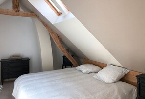 3 chambres, fer et planche à repasser, Wi-Fi, draps fournis