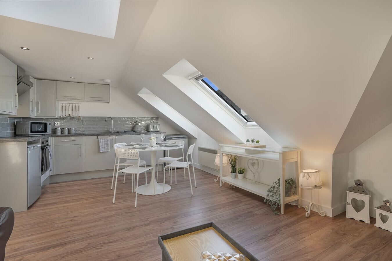 ثلاجة، ميكروويف، فرن، موقد طهي مسطح