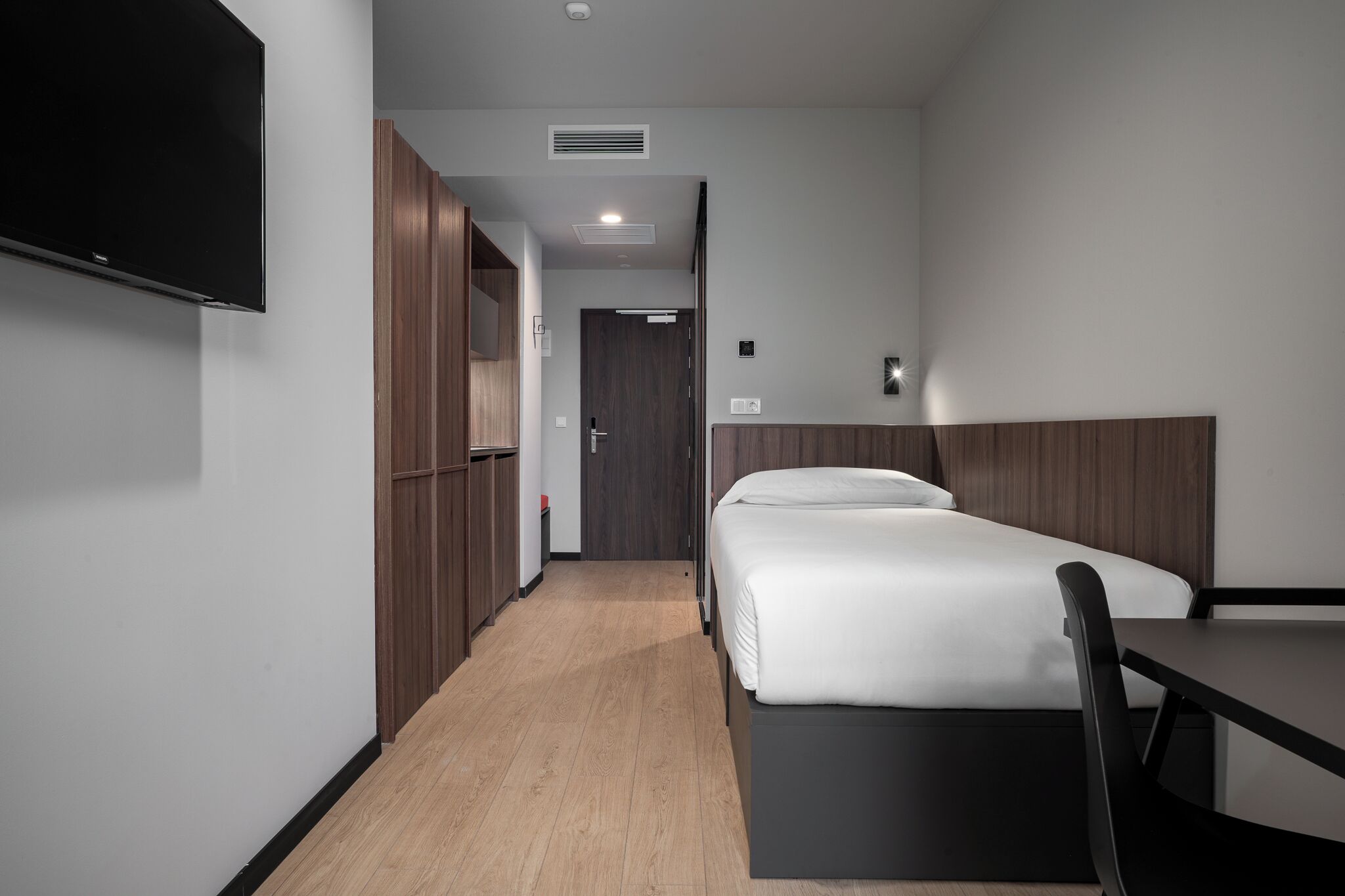 Superior Single Room | Desk, laptop workspace, free WiFi, bed sheets