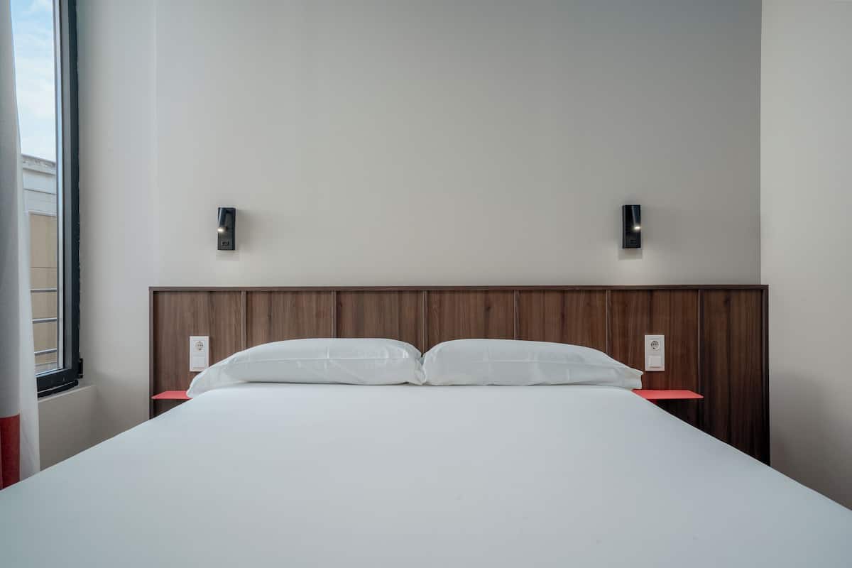 Studio | Bureau, espace de travail pour ordinateurs portables