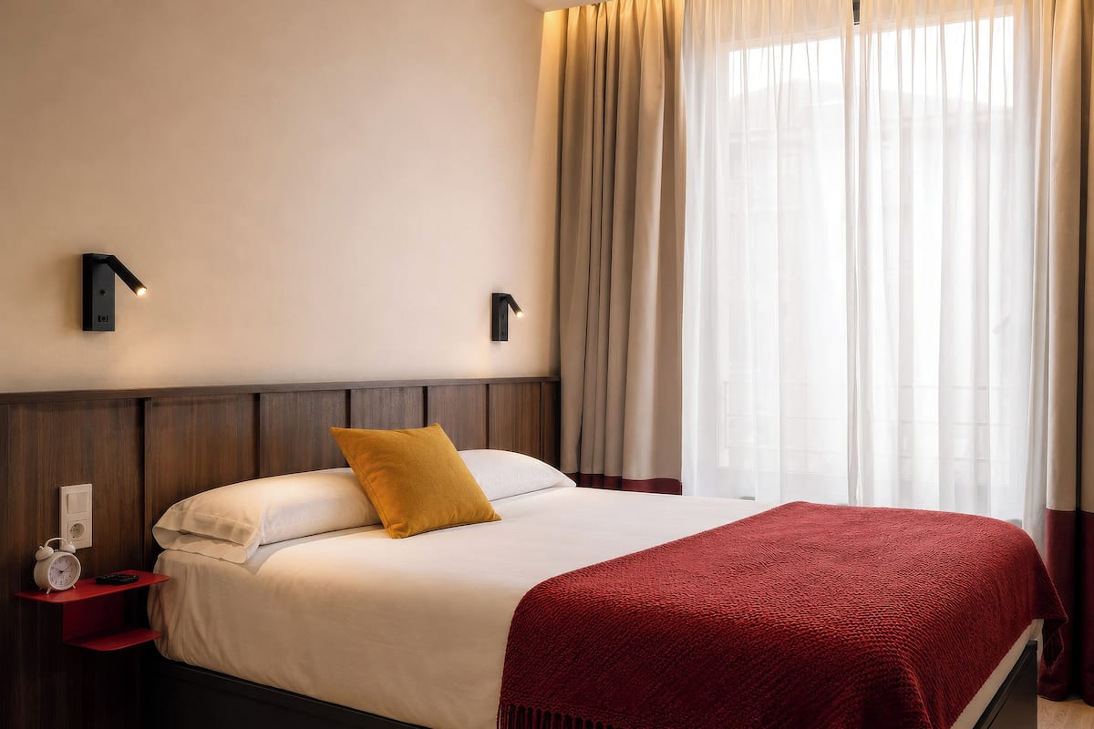 ห้องพรีเมียมดับเบิล | โต๊ะทำงาน, พื้นที่ทำงานแบบใช้แล็ปท็อป, Wi-Fi ฟรี, ผ้าปูที่นอน