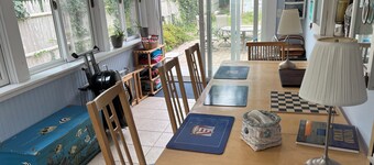 Cozy 3-bedroom condo with AC and WiFi in lovely Falmouth, walk to Sound beach.