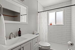 Shower, hair dryer, towels