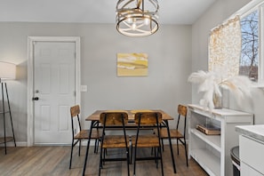 Dining - Family-Friendly w/ Hot Tub | 12 min to Broadmoor (Colorado Springs)