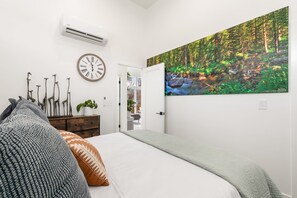 2 bedrooms, internet, bed sheets