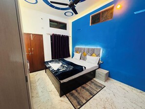 Kamar Double Deluks | Busa memori, meja kerja, ruang kerja ramah laptop, dan kedap suara