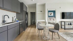 1 bedroom, desk, iron/ironing board, WiFi