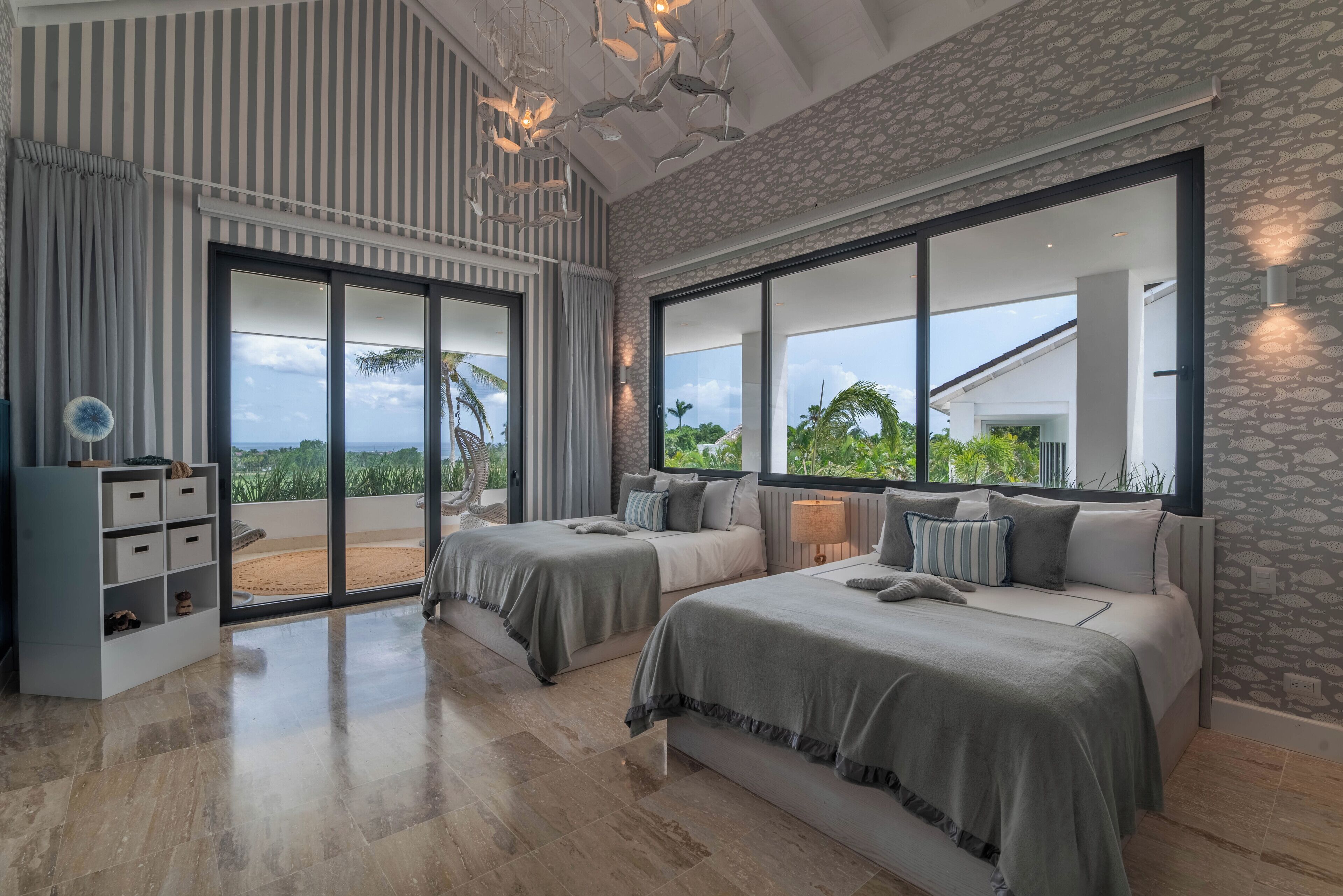 6 habitaciones, tabla de planchar con plancha, wifi y ropa de cama 