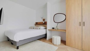 3 habitaciones, escritorio, tabla de planchar con plancha y wifi gratis 