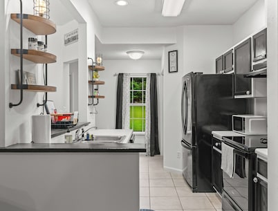 McMahon's Tail-Waggin' Retreat in the Heart of Crawfordville with AC, Fenced.