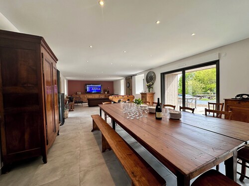 Between St Malo and Rennes, large 12-bed house Chez Yvonne