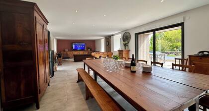 Between St Malo and Rennes, large 12-bed house Chez Yvonne