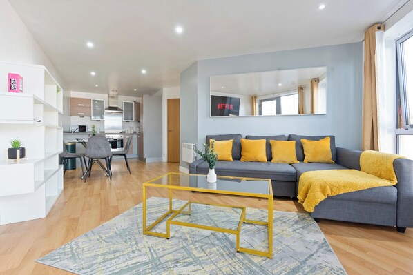 Apartment | Living area | TV