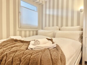 1 bedroom, desk, free WiFi, bed sheets