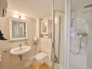 Sèche-cheveux, serviettes fournies