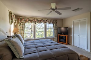 4 bedrooms, iron/ironing board, free WiFi, bed sheets