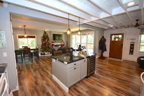 Dining - Ledge House-Lake Area (Bass Lake)