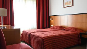 1 chambre, coffres-forts dans les chambres, fer et planche à repasser