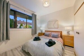 Schreibtisch, Bügeleisen/Bügelbrett, Reisekinderbett, kostenloses WLAN