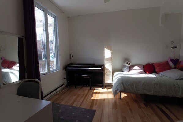 3 bedrooms, in-room safe, desk, iron/ironing board