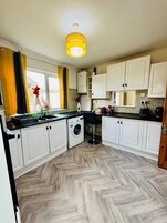 House | Private kitchen | Fridge, microwave, oven, stovetop