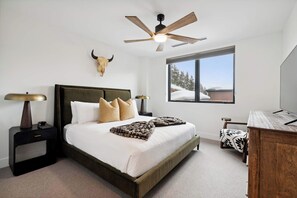 2 soverom, strykejern/-brett, reiseseng for barn og wi-fi