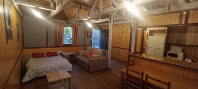 Rural House A1 next to the Tus River with swimming pool