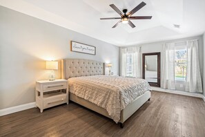 4 bedrooms, WiFi, bed sheets - Coastal Escape in Gulf Breeze! 3BR w/ Pool, Putting Green & Fire Pit (Gulf Breeze)