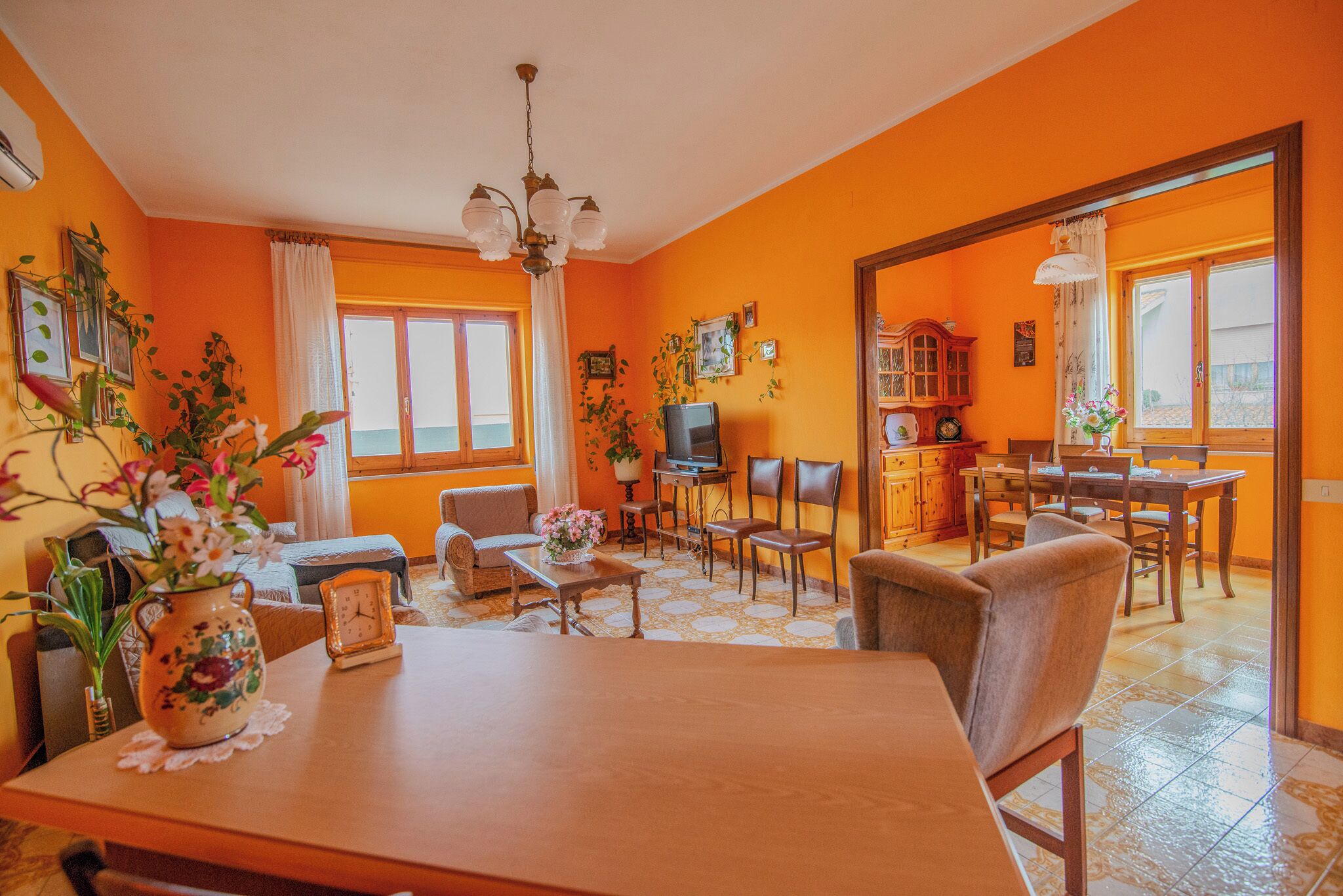 Apartamento, balcón | Zona de estar | Televisión de 32 pulgadas con canales por cable