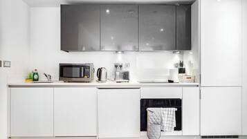 Apartment | Private kitchen | Fridge, microwave, oven, stovetop