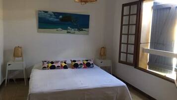 5 habitaciones y tabla de planchar con plancha