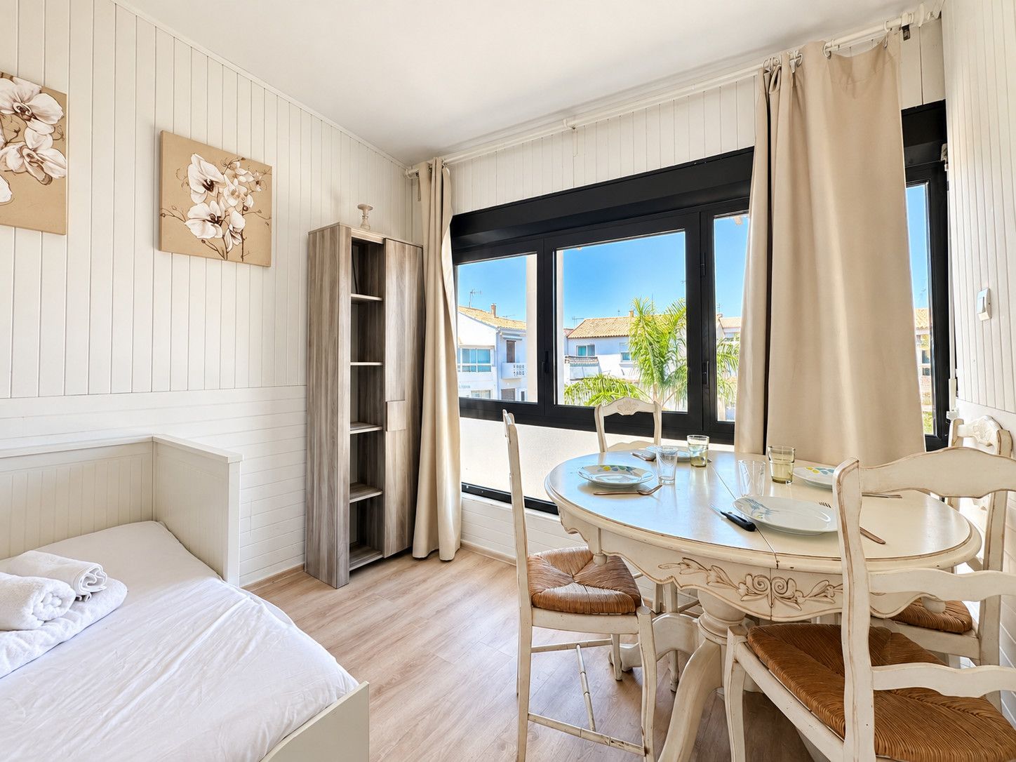 Iron/ironing board, travel cot, bed sheets
