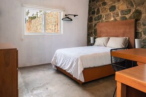 1 chambre, coffres-forts dans les chambres, fer et planche à repasser