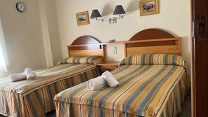 3 slaapkamers, een strijkplank/strijkijzer, wifi, beddengoed