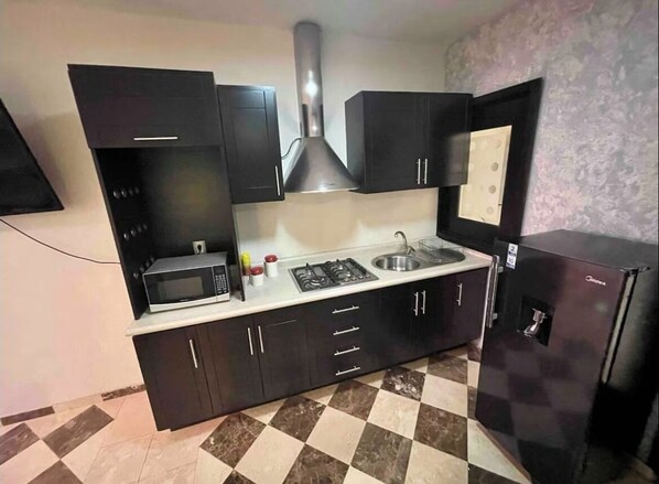 Microwave, coffee/tea maker, cookware/dishes/utensils, dining tables