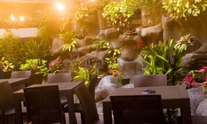 Outdoor dining - Hotel El Arroyo (Caracas)