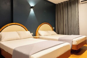 Quadruple Room | Premium bedding, down duvets, memory-foam beds, individually furnished - Hotel El Arroyo (Caracas)