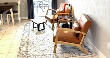 Lido-Key, NEWLY Remodeled Tiny Cute Studio-E