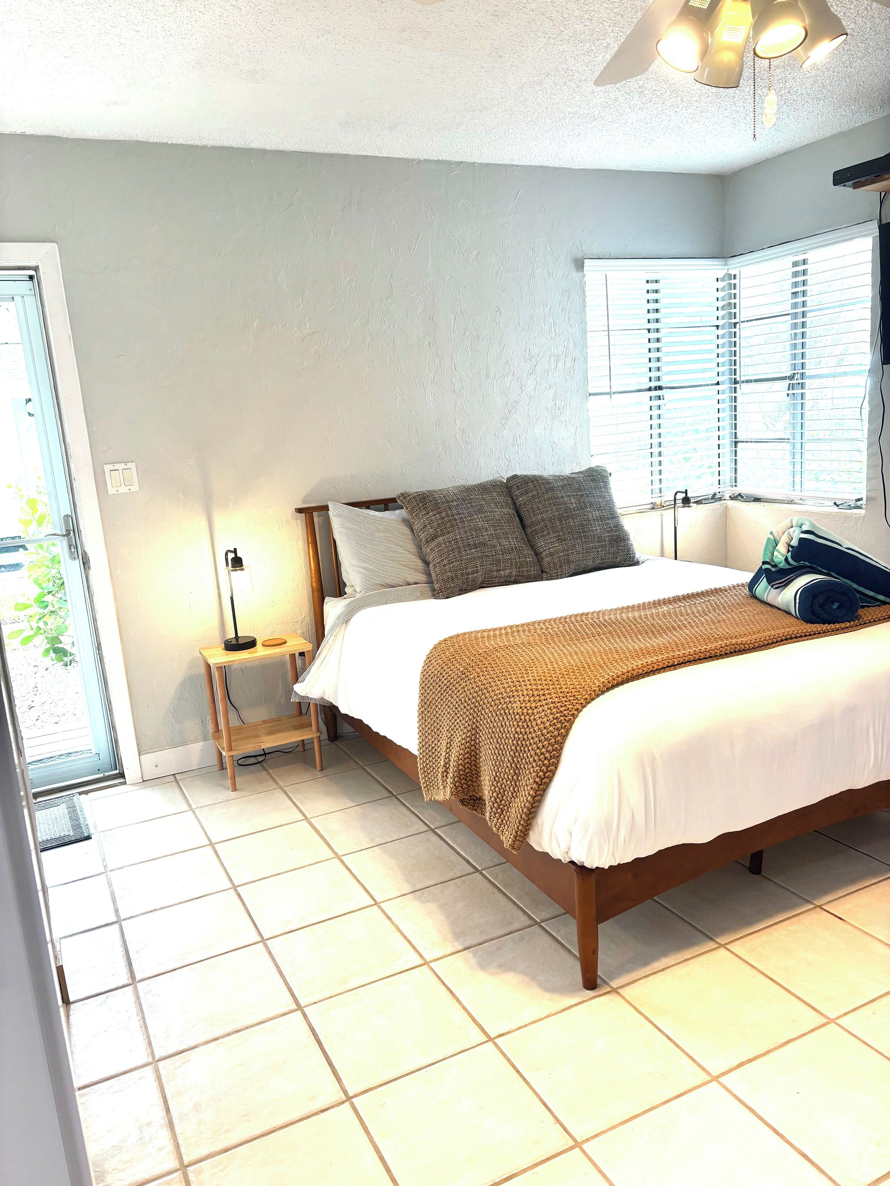 Iron/ironing board, WiFi, bed sheets