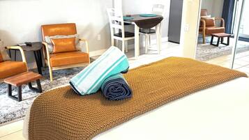 Iron/ironing board, WiFi, bed sheets