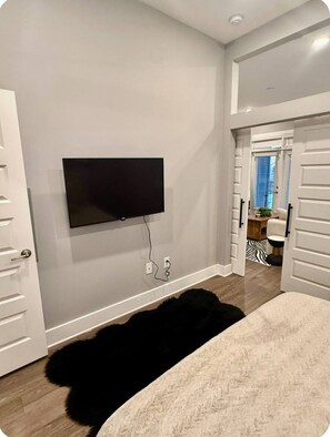1 bedroom, in-room safe, iron/ironing board, free WiFi