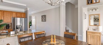 Adorable 2-bedroom Charlotte townhome w/ king bed, perfect for your stay!