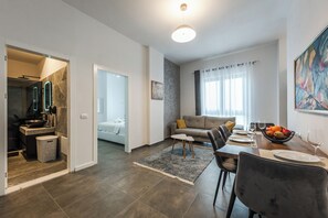 1 slaapkamer, een strijkplank/strijkijzer, wifi, beddengoed