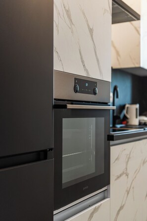 Geladeira, fogão, cooktop, lava-louças