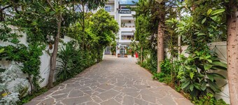 Royal Hill Apartment 3 by PS