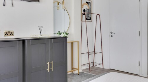 Stylish & Gorgeous Studio City Centre High Street by Luxiety Stays