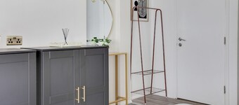 Stylish & Gorgeous Studio City Centre High Street by Luxiety Stays