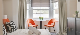 Stylish & Modern Studio City Centre Nr Beach & High St by Luxiety Stays